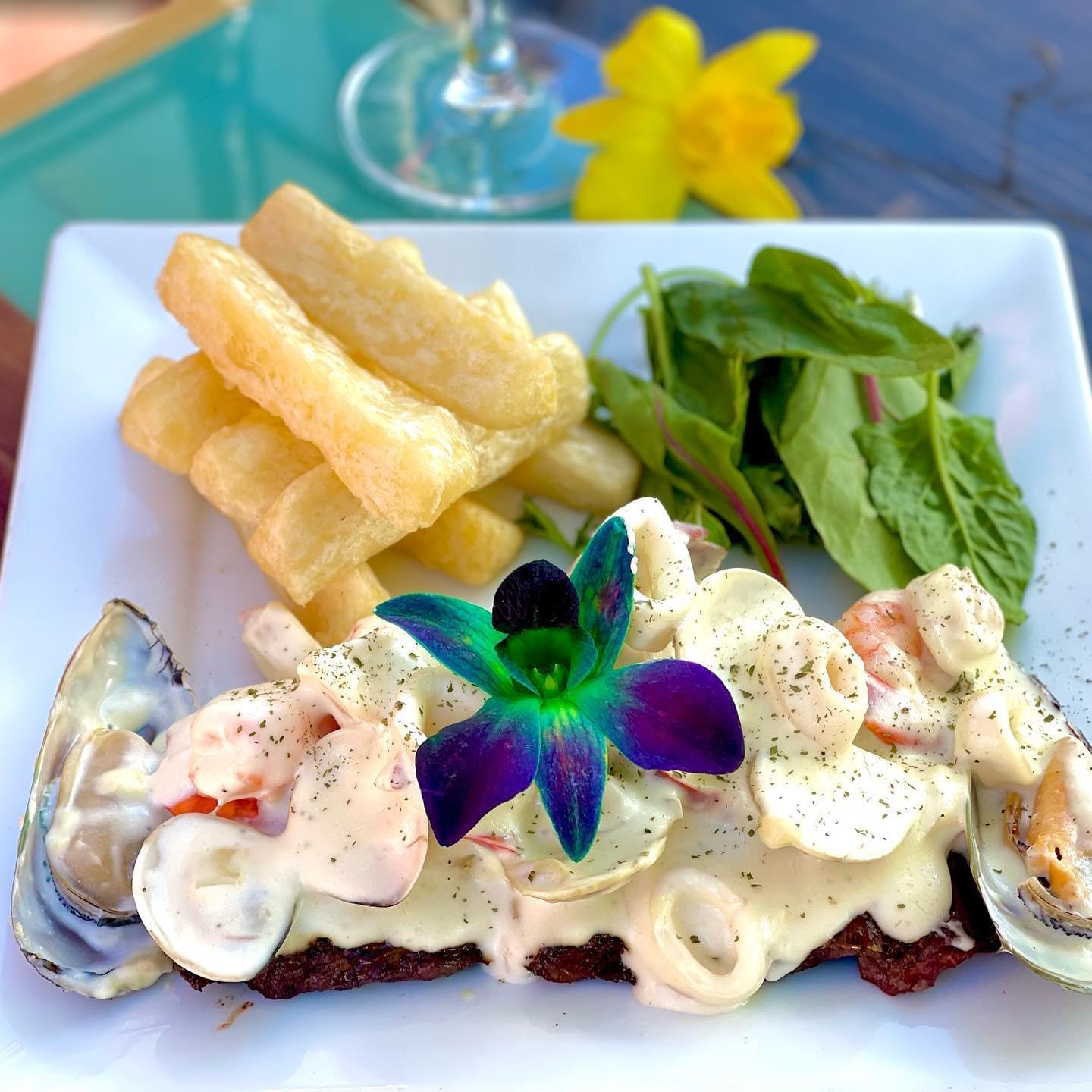 IN STOCK - 100 Green Fresh Cut Dendrobium Orchid Loose Bloom