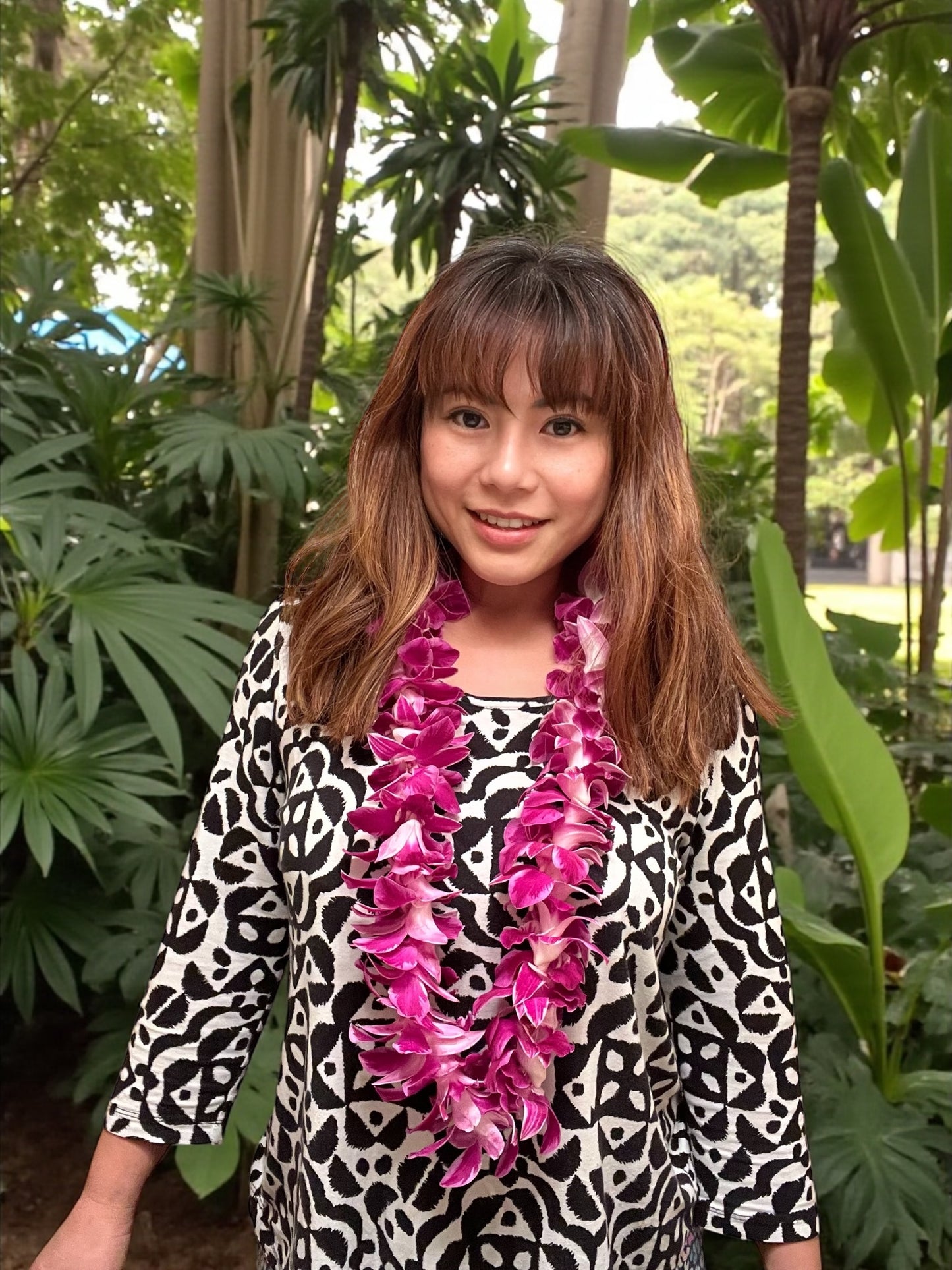 PREBOOK - QUEEN BUTTERFLY S-LEI ( SINGLE LEI ) Dendrobium Orchid Fresh Cut Flowers